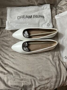 Dream Pairs Women's Pointed Toe Flats in White Smooth Synthetic
